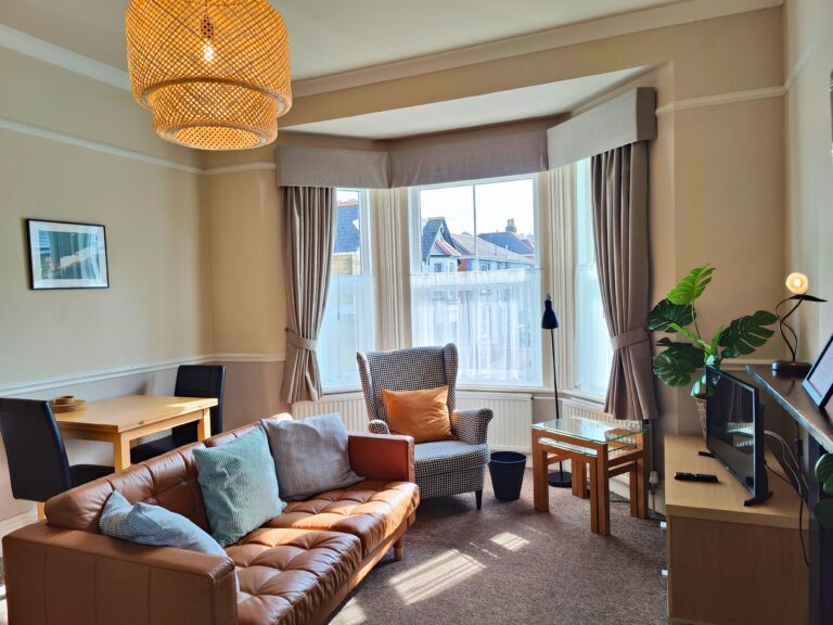 Fernhurst Holiday Apartments @ Shanklin - Elizabeth Apartment Lounge