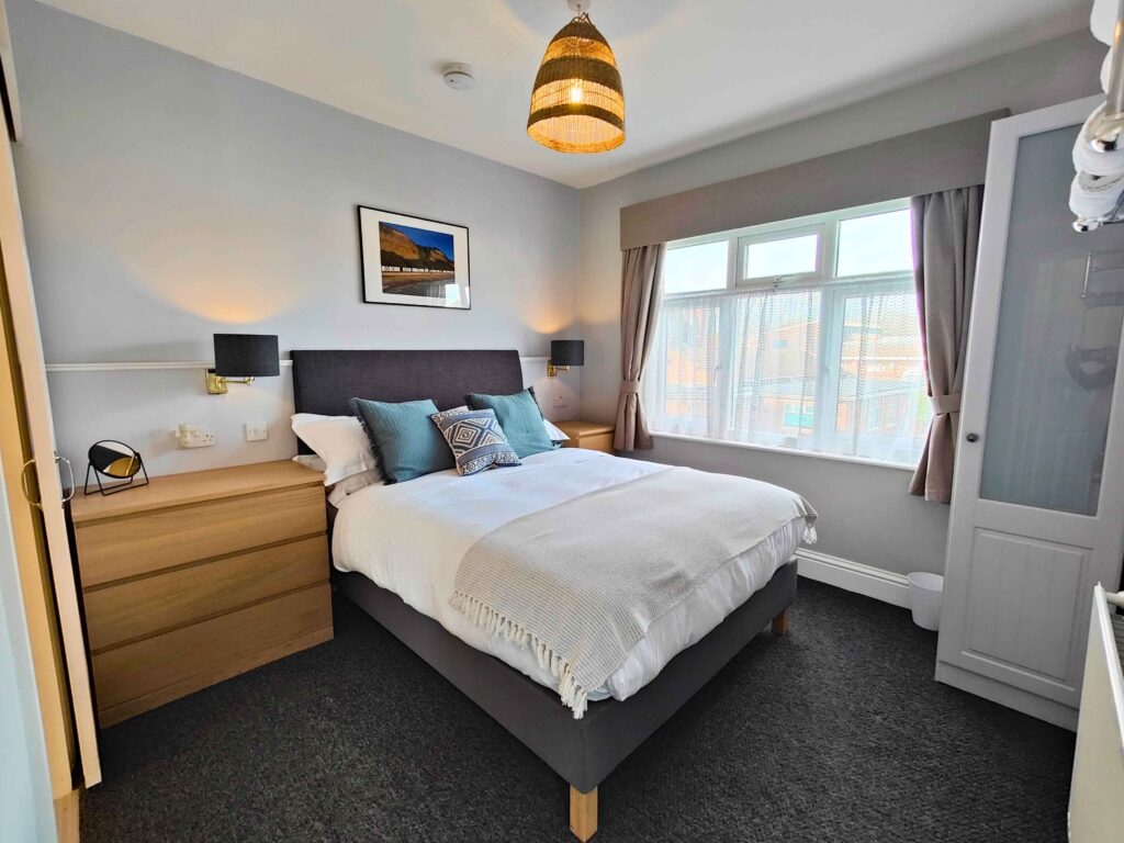 Fernhurst Holiday Apartments @ Shanklin - Katharine Apartment - King Bedroom