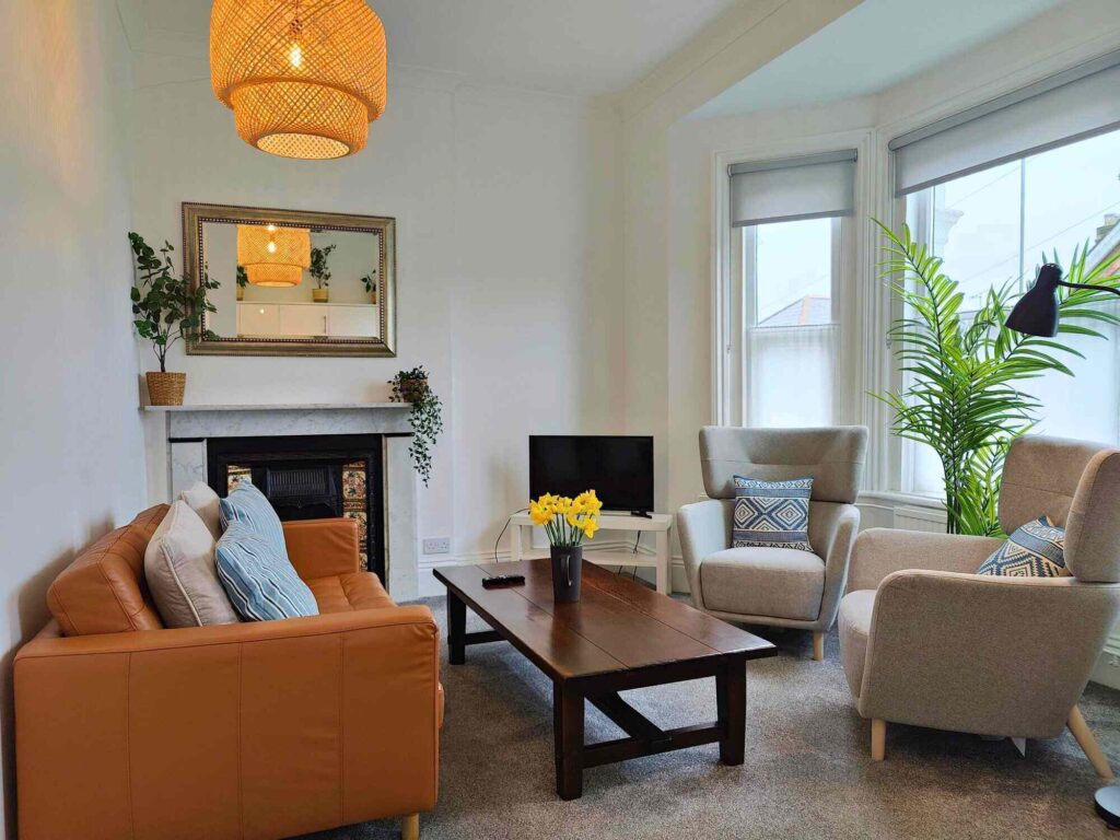 Fernhurst Holiday Apartments @ Shanklin. Alexandra Apartment - Open Plan Lounge